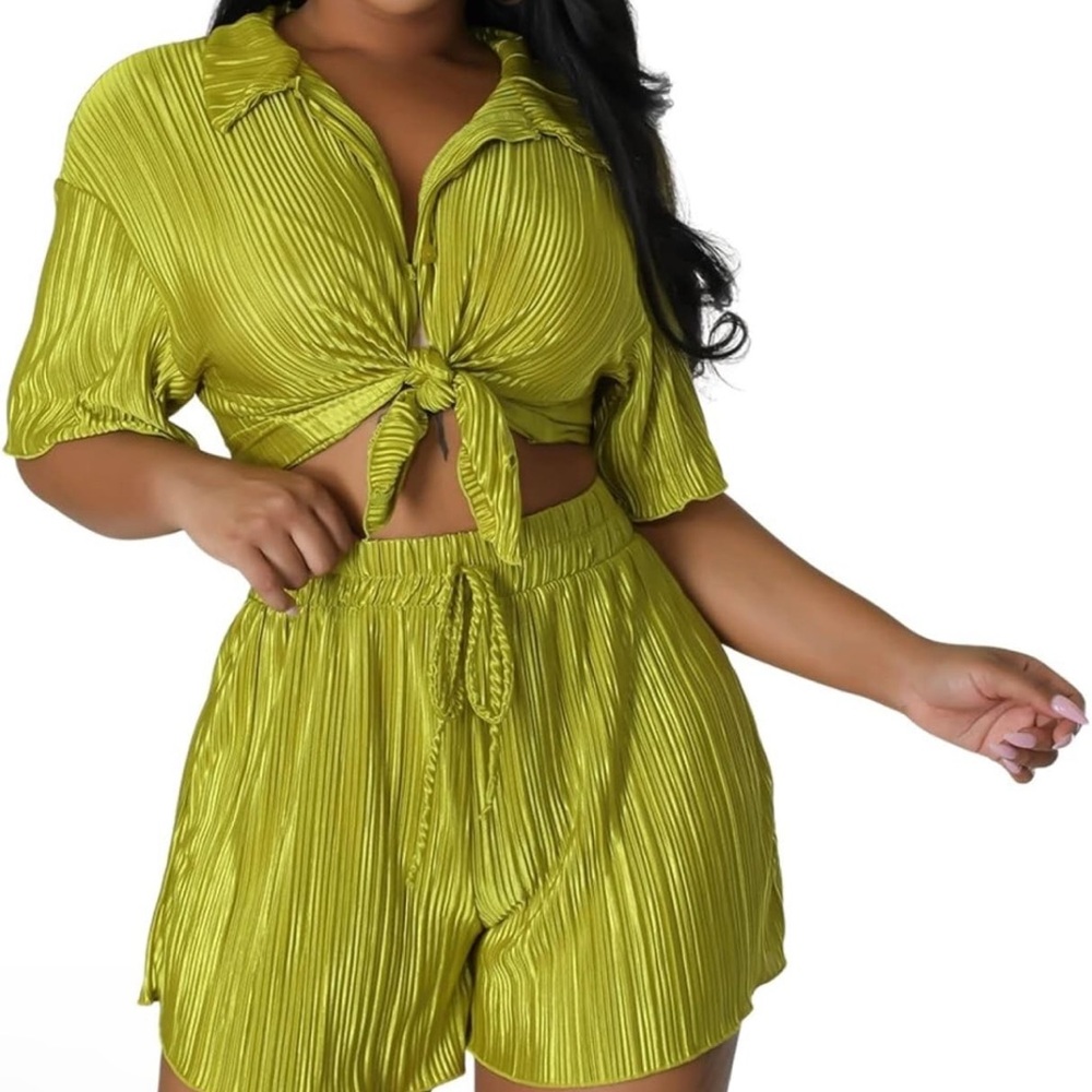 Chic Lime Green Pleated Set - Picture 3 of 5